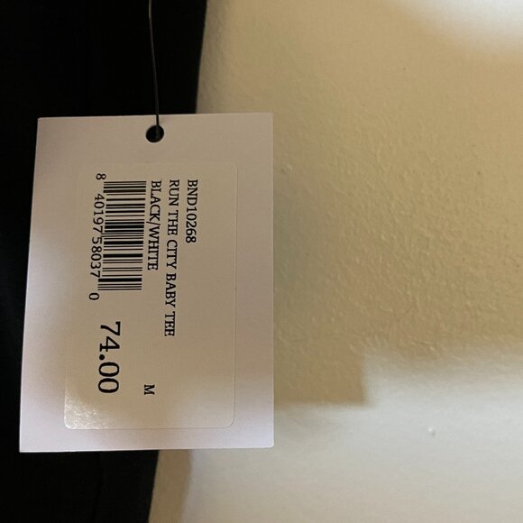 Bandier run the city women's black tshirt size Medium - Picture 5 of 6